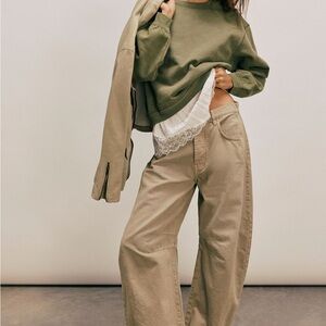 Free People Barrel Jeans in color Taupe in size 30 L